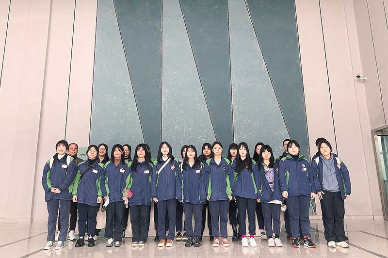 北仑职高学生来公司参观